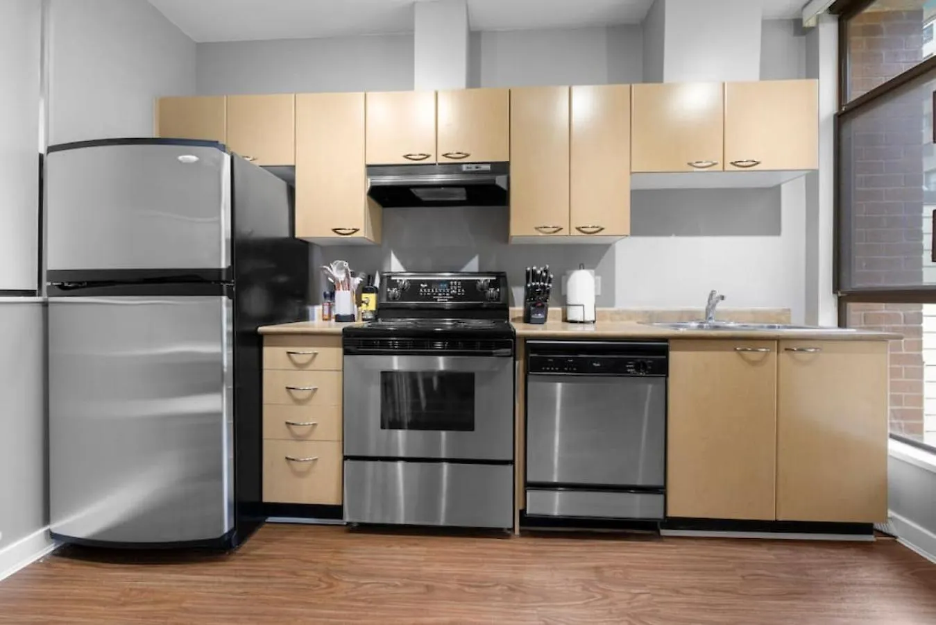 Top Floor Unit On Granville Strip Yaletown Area Vancouver 0*,